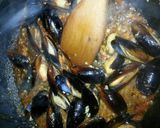 A picture of step 2 of Garlic Mussels.