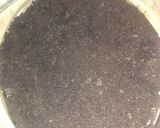 A picture of step 1 of 3 layers Oreo dessert.