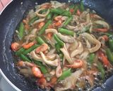 Foto langkah ke 3 dari resep Buncis udang jamur saos tiram.