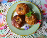 Foto del paso 4 de la receta: Manzanas horneadas con queso crema, pasas y praliné de nuez💕