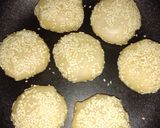 รูปขั้นตอนการทำที่ 10 ของ ขนมเปี๊ยะงาทอดไส้หมู (Anhui-Style Pan-Fried Sesame Mooncakes)