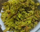 Hình bước làm 2 của món Salad bò, bắp cải tím, xà lách xoăn