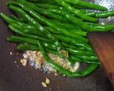 Foto langkah ke 3 dari resep Tumis buncis bawang putih.