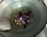 รูปขั้นตอนการทำที่ 4 ของ ไก่ดำผัดขิง