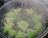 Foto del paso 2 de la receta: Ensalada de romanesco con salmón ahumado