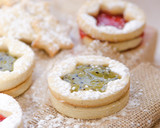 Foto del paso 3 de la receta: Galletas de mermelada y queso crema