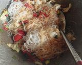 Foto langkah ke 3 dari resep Bihun Jagung Goreng.