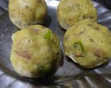 A picture of step 7 of Crispy Aloo Bade.