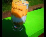 A picture of step 4 of Simple cream parfait.