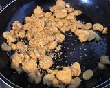 Une image de l'étape 2 de Sauce au thon, tomates séchées et champignons de paris.