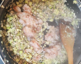 Foto del paso 8 de la receta: Huevos rellenos con gambones y verduras