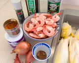 Foto del paso 1 de la receta: Curry de endibias y gambas