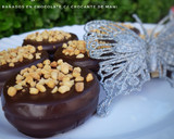 Foto del paso 6 de la receta: Alfajores sablee (bañados en chocolate, c/ crocante de maní)