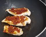Foto del paso 2 de la receta: Pizza con base de pollo sin horno low carb