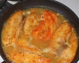 Foto del paso 5 de la receta: Pescado con limón 🍋 y vino blanco