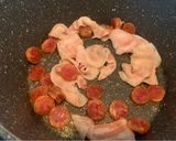 รูปขั้นตอนการทำที่ 3 ของ ผัดหมูสไลด์ กุนเชียง กับซอสเทอริยากิ