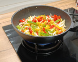 Foto del paso 1 de la receta: Wok de pulpo con garbanzos tres pimientos