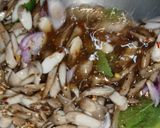 รูปขั้นตอนการทำที่ 3 ของ ลาบขาเห็ดปลวก | Termite Mushroom Spicy Salad