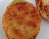 Foto del paso 5 de la receta: Mollete de burger de pollo con hummus y guacamole