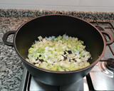 Foto del paso 1 de la receta: Col guisada en su propio jugo