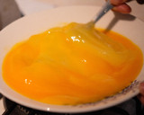 Foto del paso 1 de la receta: Huevo guisado con salsa roja