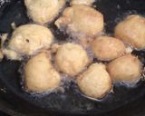 A picture of step 3 of Dahi phulkian.
