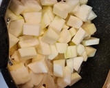 Foto del paso 4 de la receta: Carrilleras ibéricas en salsa de reineta, calabacín y macademia