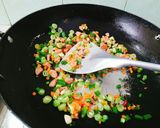 Hình bước làm 2 của món Cơm chiên trứng