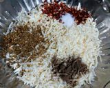 A picture of step 1 of Chicken chilli cheese bread.