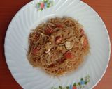 Foto langkah ke 4 dari resep Bihun Goreng Sosis.