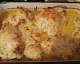 Fokhagymás, tejfölös csirkecombok sajttal sütve recept fázis 6 fotója