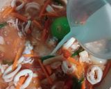 Foto langkah ke 4 dari resep Cumi Saos Asam Manis Pedas.