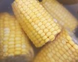 Foto del paso 1 de la receta: Choclo con manteca y sal 🌽