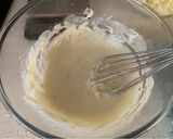 A picture of step 2 of Okonomiyaki.