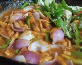 A picture of step 5 of Chicken jalferazi with egg rice.