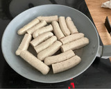 Foto del paso 2 de la receta: Guiso de Salchichas al vino tinto con champiñones