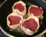 Foto del paso 7 de la receta: Recetas para pareja: Tournedos con trufas y reducción de oporto