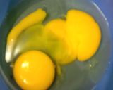 Foto langkah ke 2 dari resep Telur dadar teri medan.