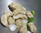 ডেভিল চিকেন চিলি গ্রেভি মোমো(Devil Chicken chilli gravy momo recipe in Bengali) রেসিপির ধাপ 5 ছবি