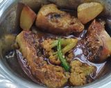 A picture of step 5 of Fish curry with potatoes and cauliflower.