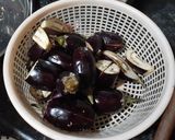 भरवां बैंगन  मूंगफली दाने के साथ (Bharva baingan moongfali ke saath recipe in hindi) रेसिपी चरण 1 फोटो
