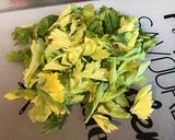 Une image de l'étape 1 de Salade de céleri branche,tomates et carottes violettes.