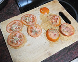 Foto del paso 1 de la receta: Bocadillo de jamón serrano, tomate y aceite de oliva