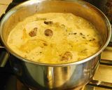 A picture of step 2 of Cream of mushrooms with asparagus.