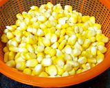 Hình bước làm 2 của món Súp gà bắp mỹ