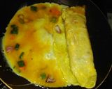 Foto langkah ke 6 dari resep Bekal Anak Praktis, Omelet gulung dan Nasi kangkung.