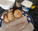 Foto del paso 1 de la receta: Merluza a la plancha con salsa blanca y setas chinas