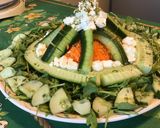 Une image de l'étape 9 de Salade de concombre et carottes râpées à la roquette et feta.