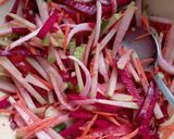 รูปขั้นตอนการทำที่ 3 ของ ยำบีทรูท ฟักแม้วหมูกรอบ Beetroot Chayote Crispy Pork Spicy Salad
