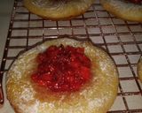 Foto langkah ke 6 dari resep Strawberry Tartlet Bread.